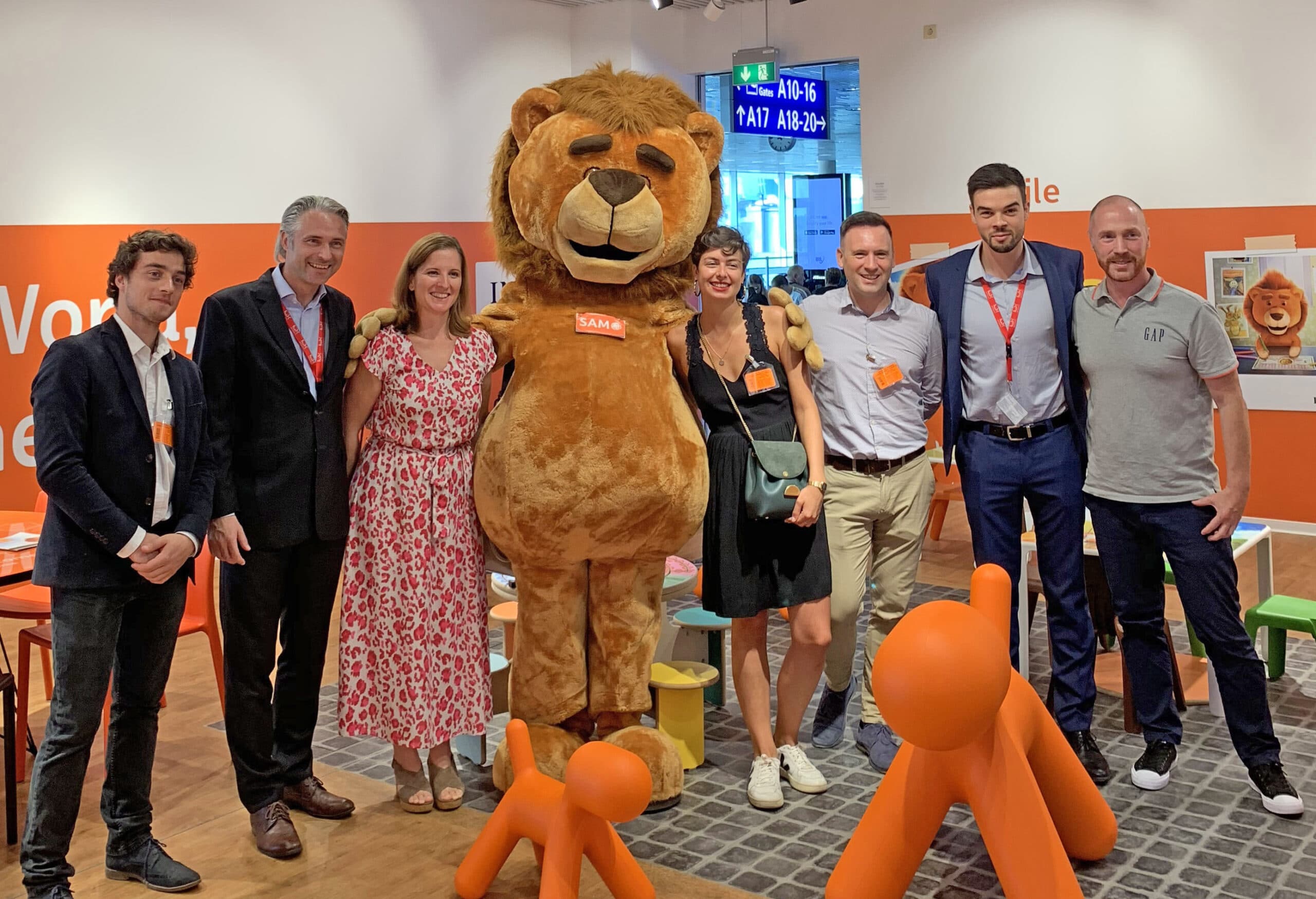 From Left To Right: A. Prat (Ing Luxembourg), R. Steinhaus (Ceo @Lux-Airport), B. Daroca (Head Of Corporate Service @Ing Luxembourg), Sam (Ing Luxembourg), L. Morgano (Ing Luxembourg), C. Rahier (Ing Luxembourg), B. Henrotte (Lux-Airport), C. Bargellini (Madabout)